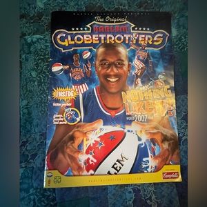 Harlem Globetrotter World Tour Book/Program 2007 Signed